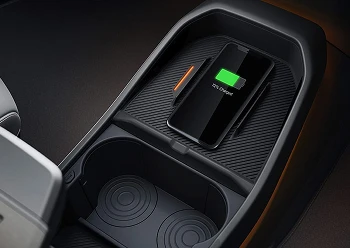 Wireless smartphone charger & USB-C fast charge ports